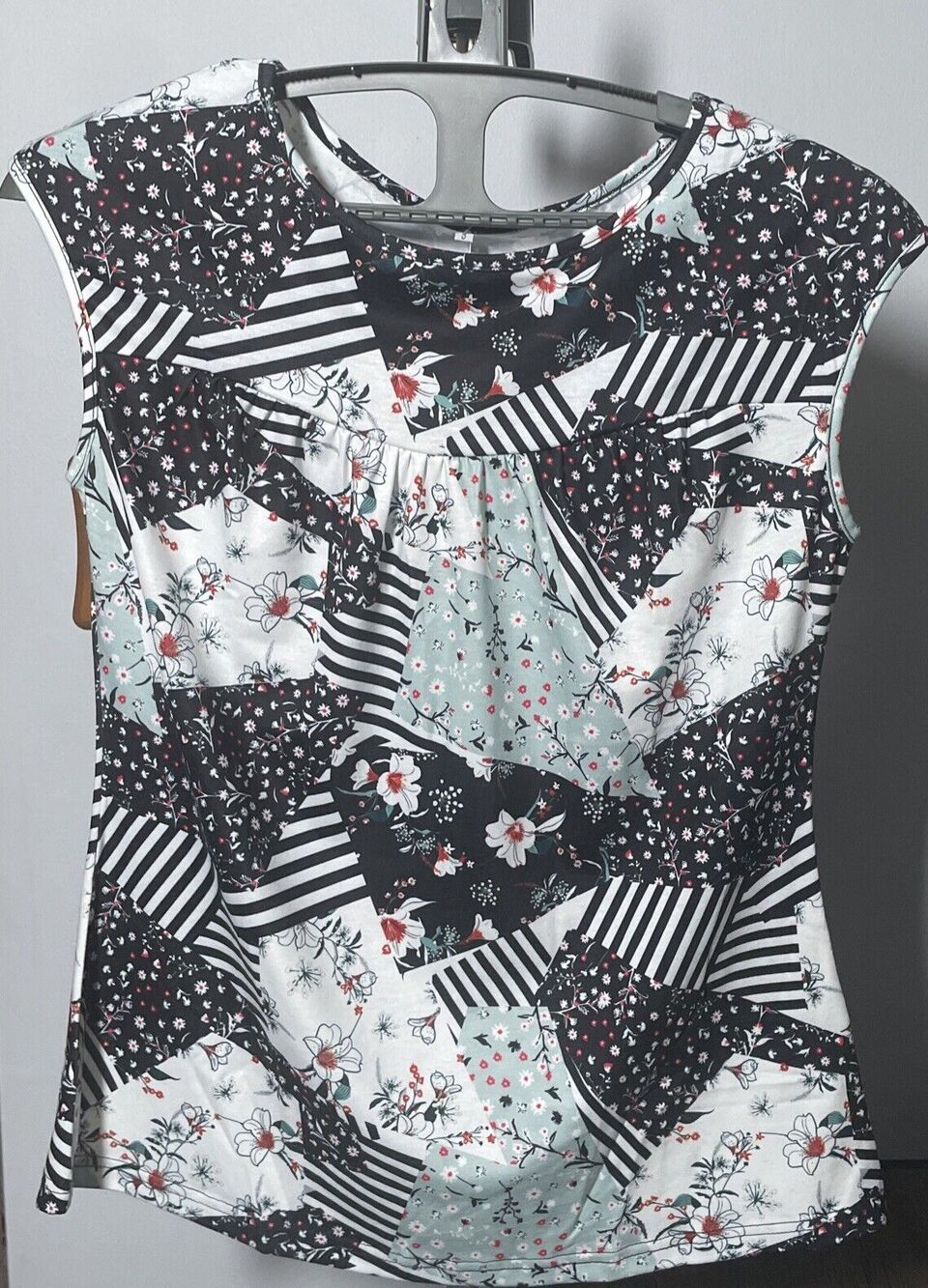NWT S Tank Top Women Scoop Neck Loose Fit Floral Cottage Core Boho Soesdemo